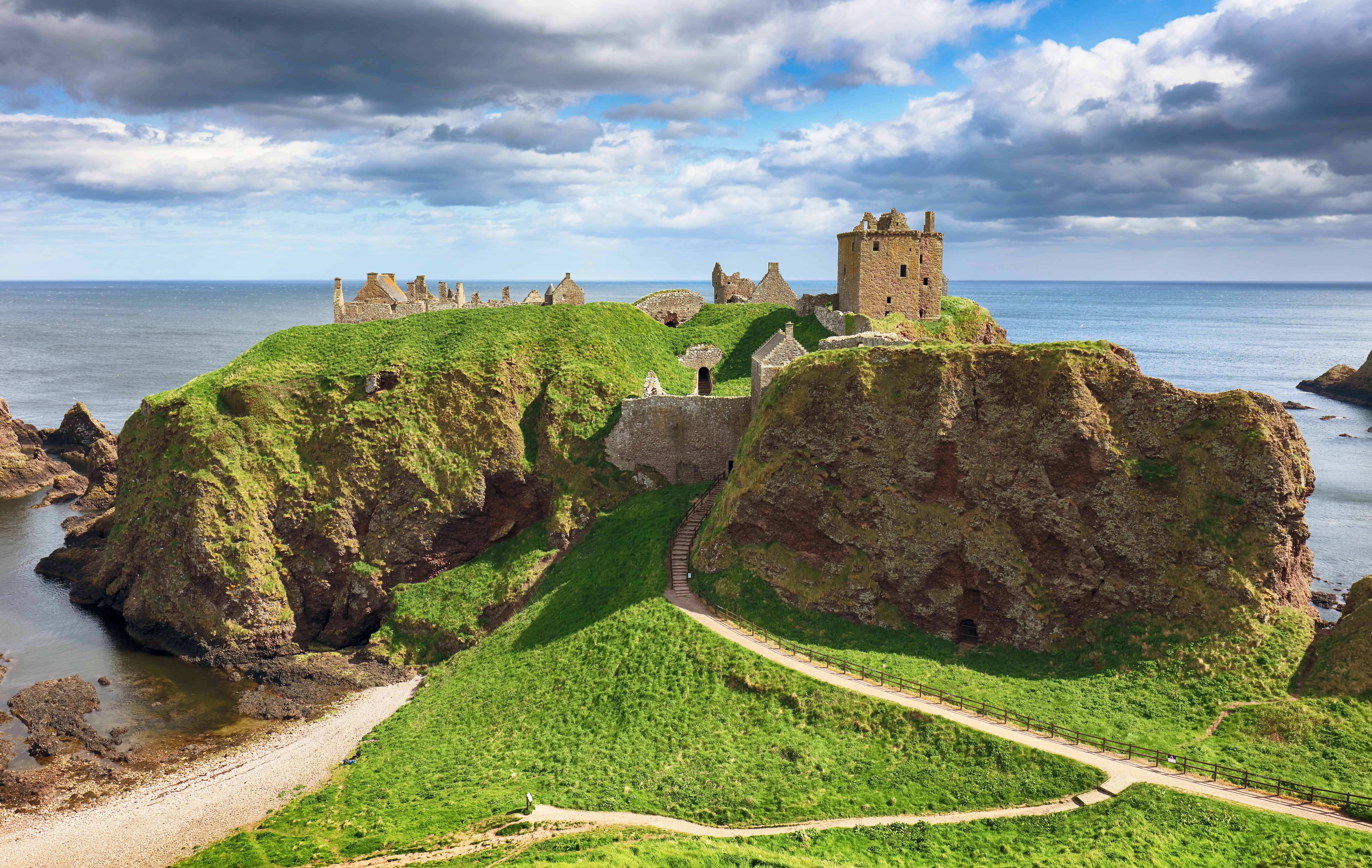 Dunnottar Castle near Aberdeen on Scotland’s rugged coastline, representing the Granite City where Fusion Fibre Group delivers ultrafast full fibre broadband.