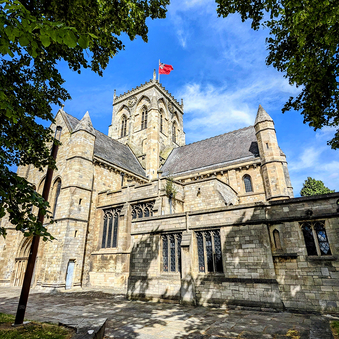 Grimsby Minster landmark with blue sky – Fusion Fibre Group providing ultrafast full fibre broadband in Grimsby and surrounding areas.